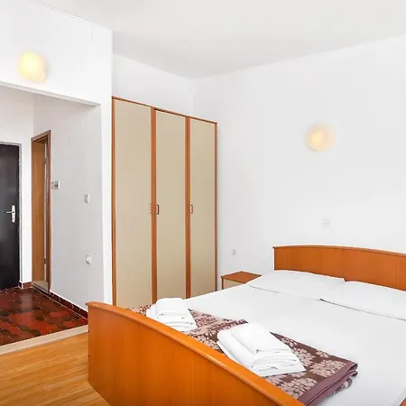 דירה Pokrivenik 5231d *